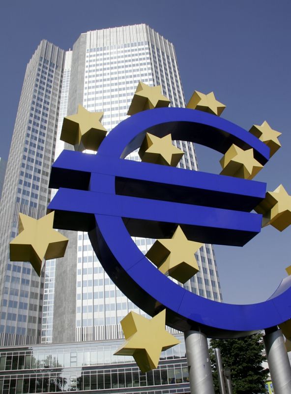 Ko dotu paātrināta eiro ieviešana